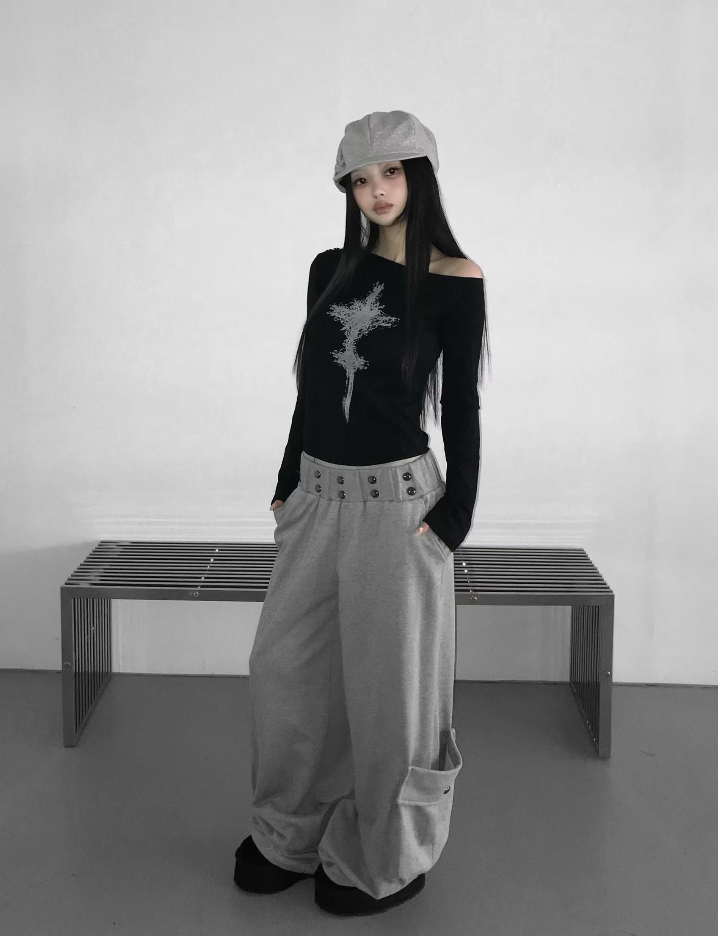 Queen Off-shoulder Studded Cargo Pants