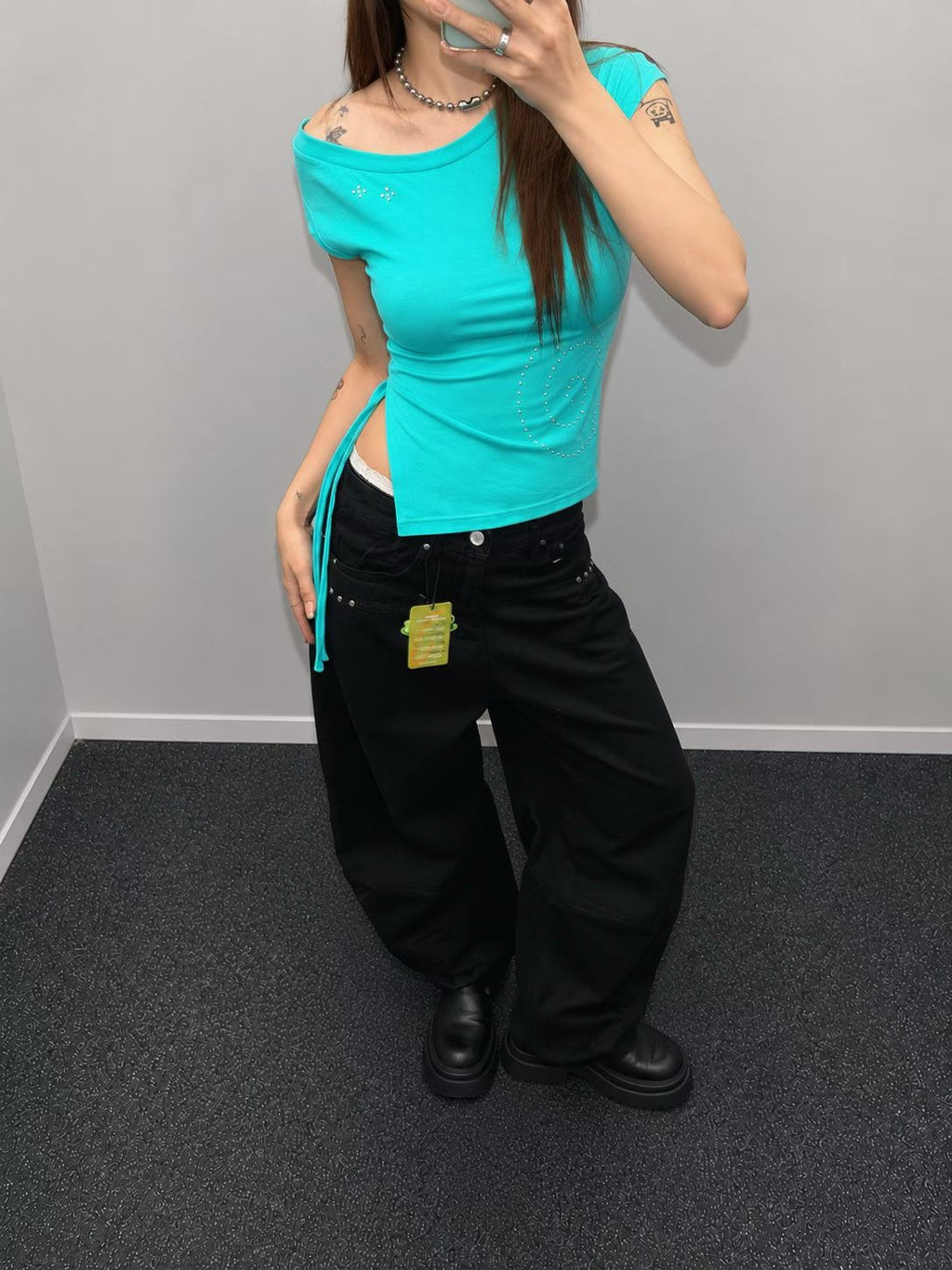Spin Slit One-Shoulder Short-Sleeve T-shirt