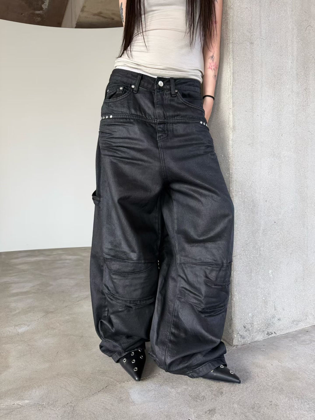 Pleated studded pants