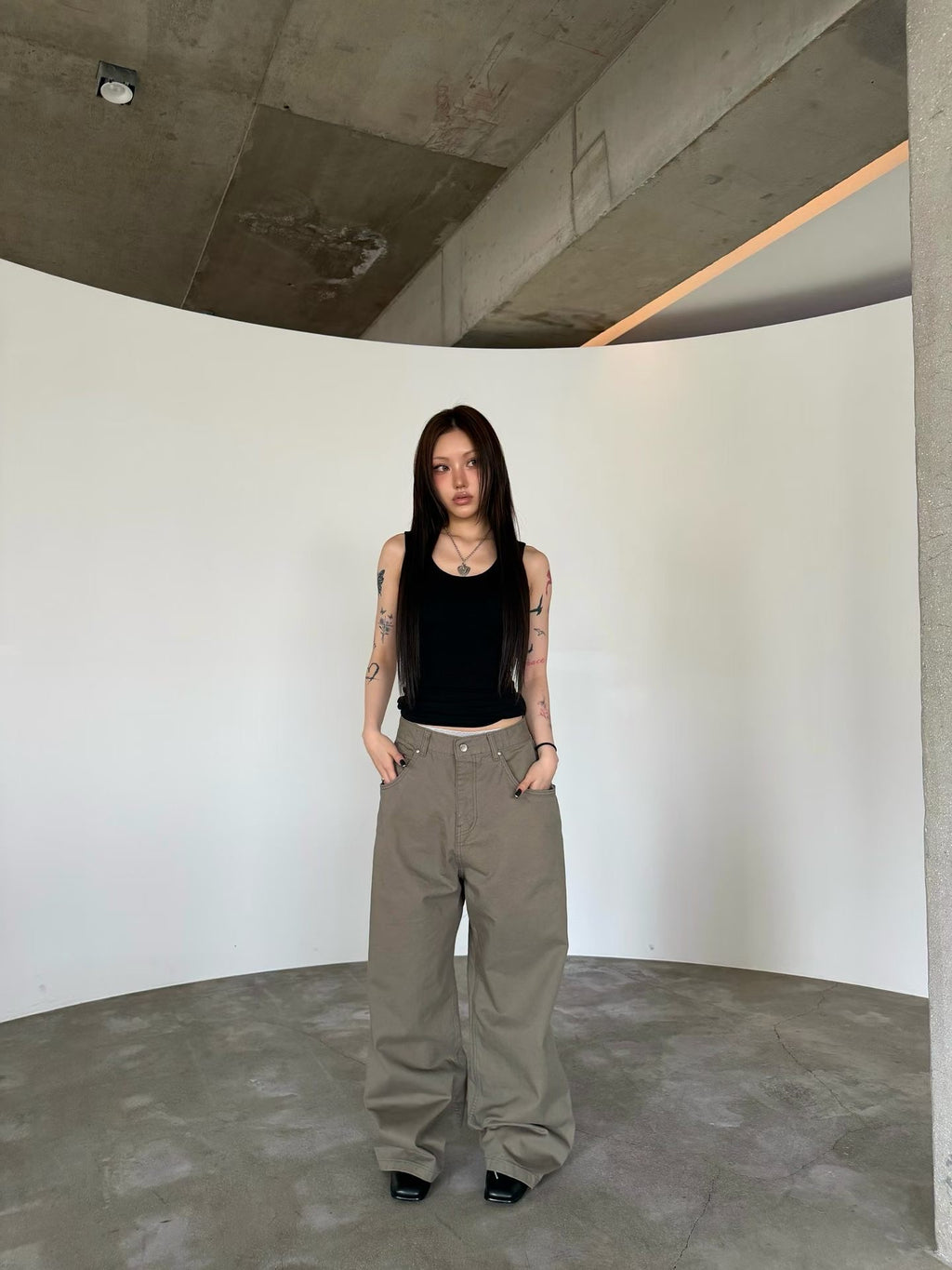 Metal buckle double pocket pants