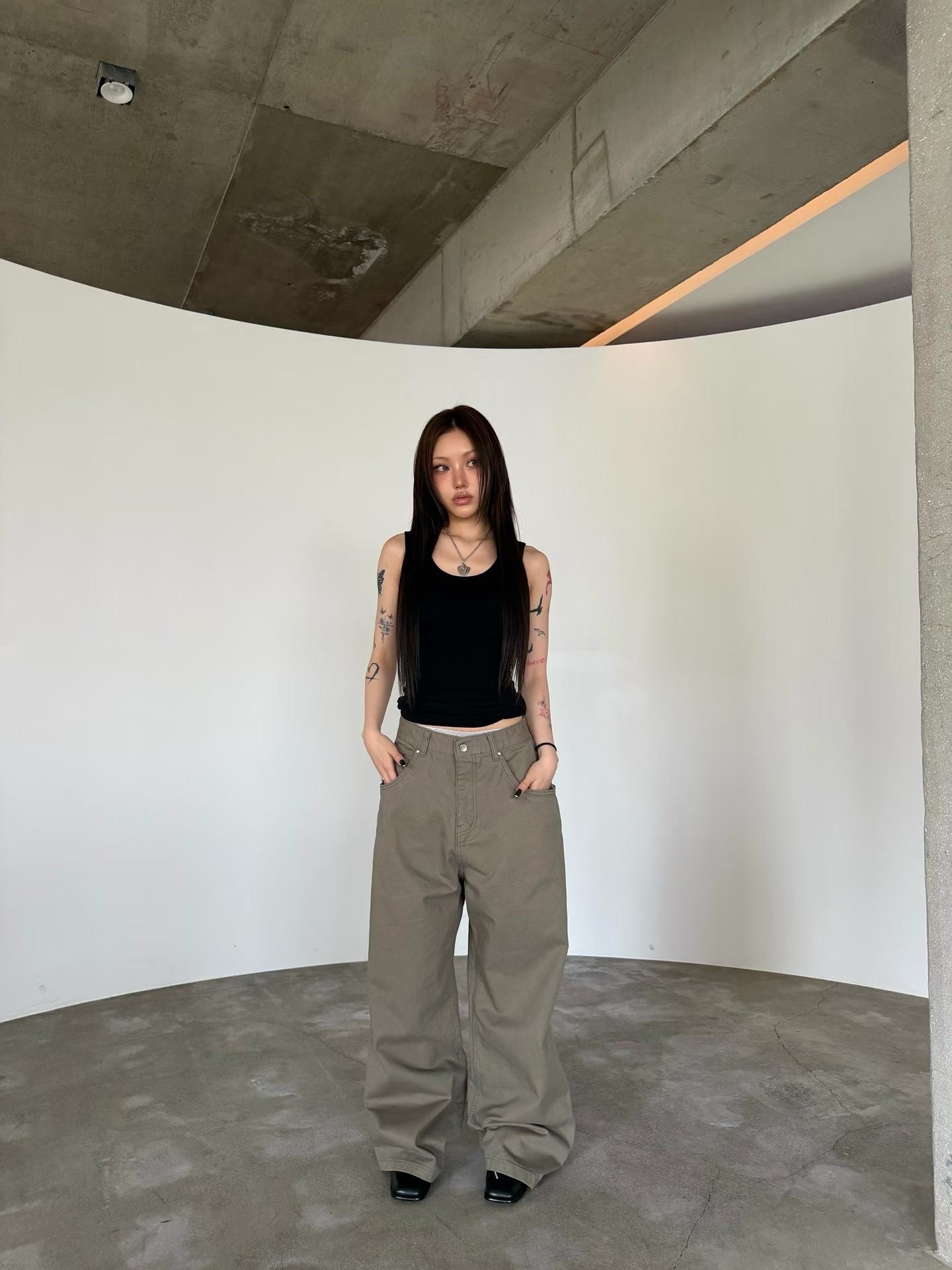 Metal buckle double pocket pants