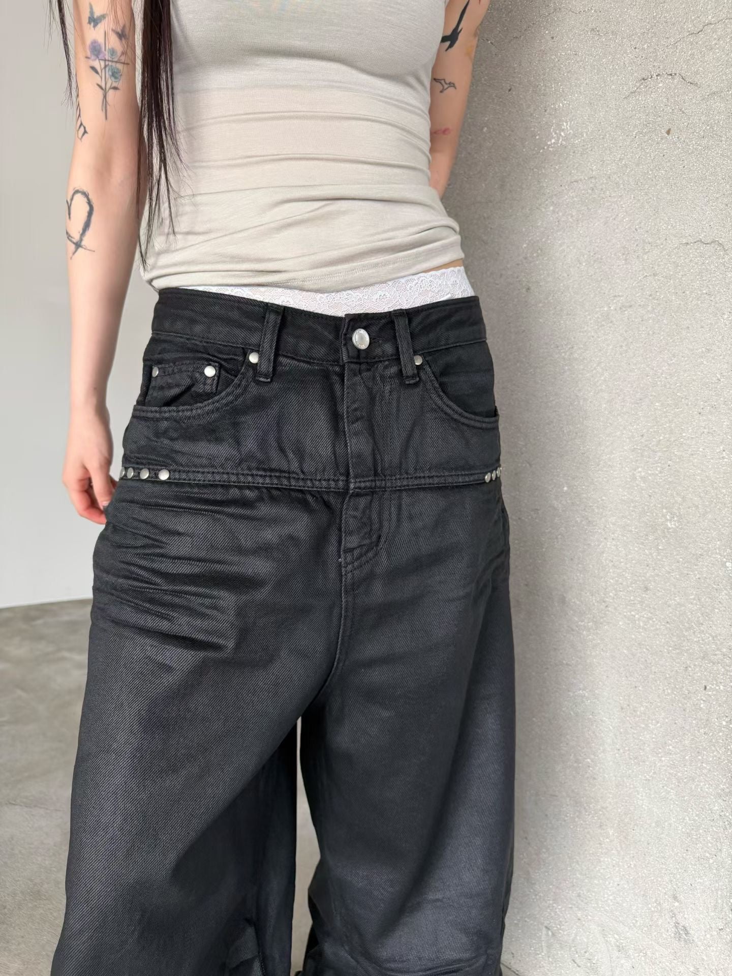 Pleated studded pants
