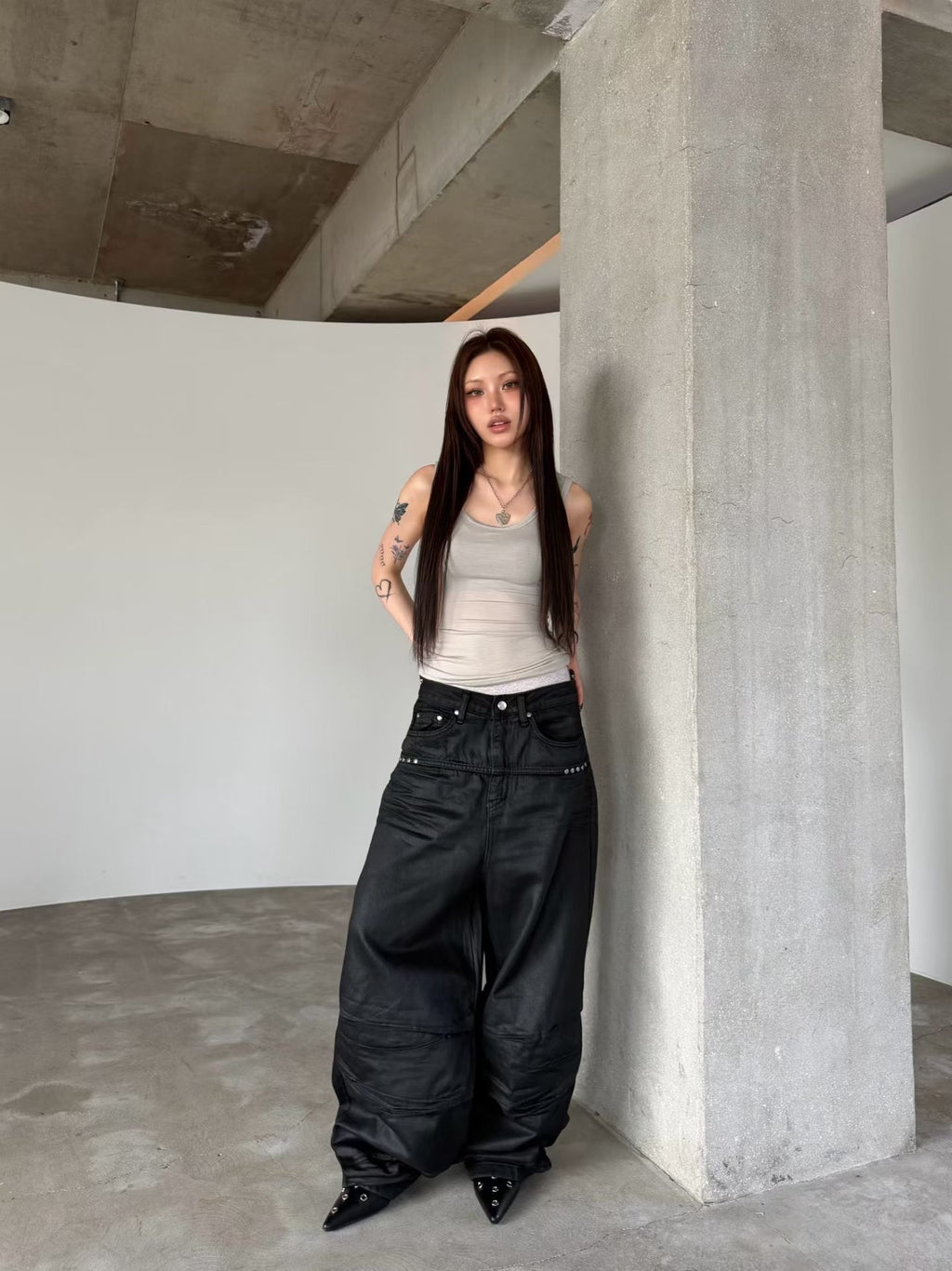 Pleated studded pants