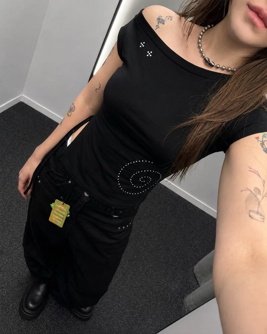 Spin Slit One-Shoulder Short-Sleeve T-shirt