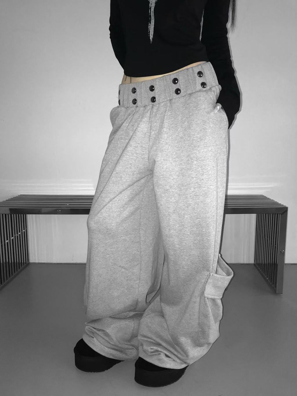 Queen Off-shoulder Studded Cargo Pants