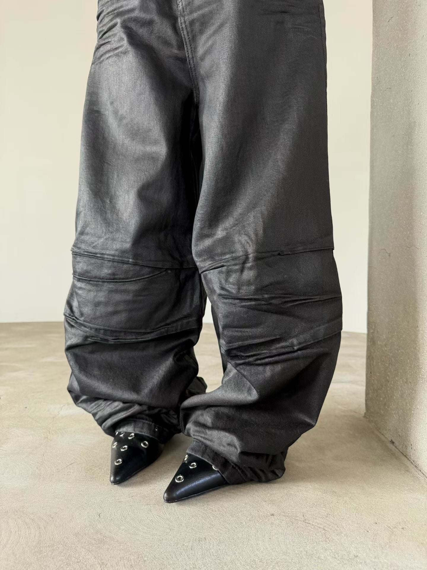 Pleated studded pants